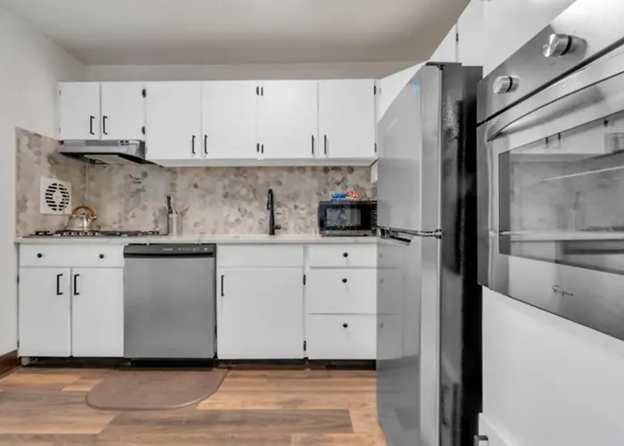 Roland Park Customized Apartment